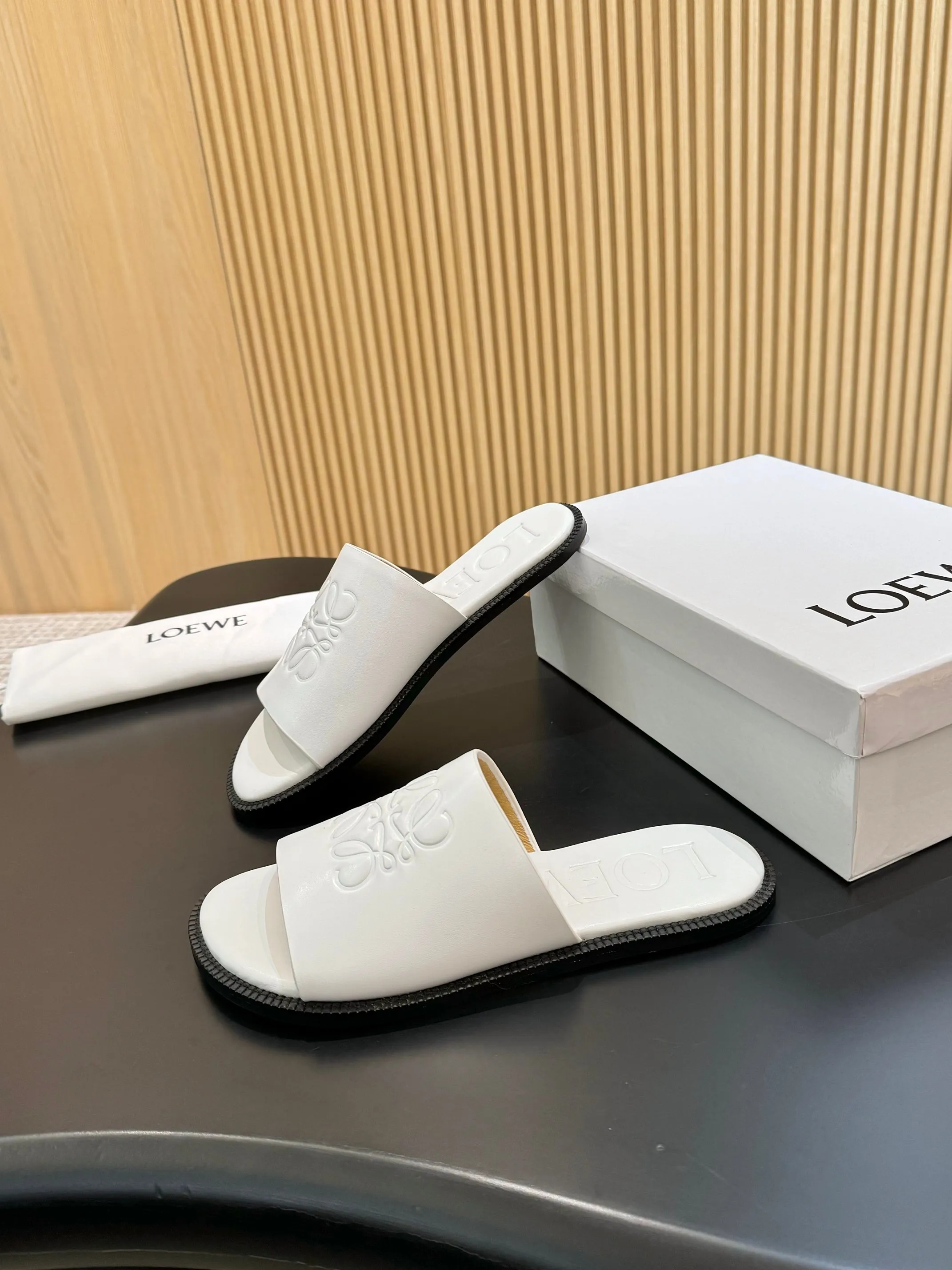 👟👟Ex-factory price 340👟👟 Genuine leather sole +40 LOEWE 25th spring and summer new style, same style for men and women, six colors to choose from. Code number:35-45